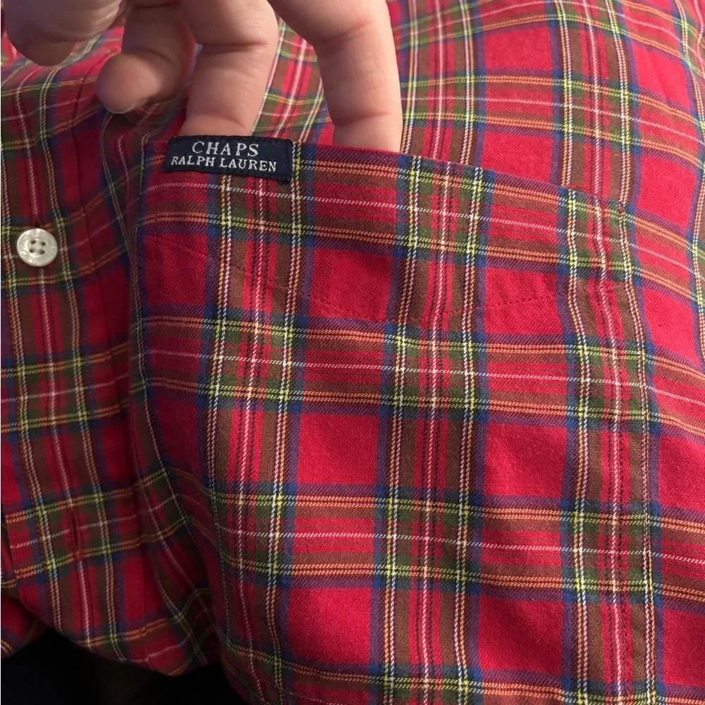 Comfortable Chaps by Ralph Lauren Men's Red and Green Plaid Button Down Shirt - Picture 5 of 9